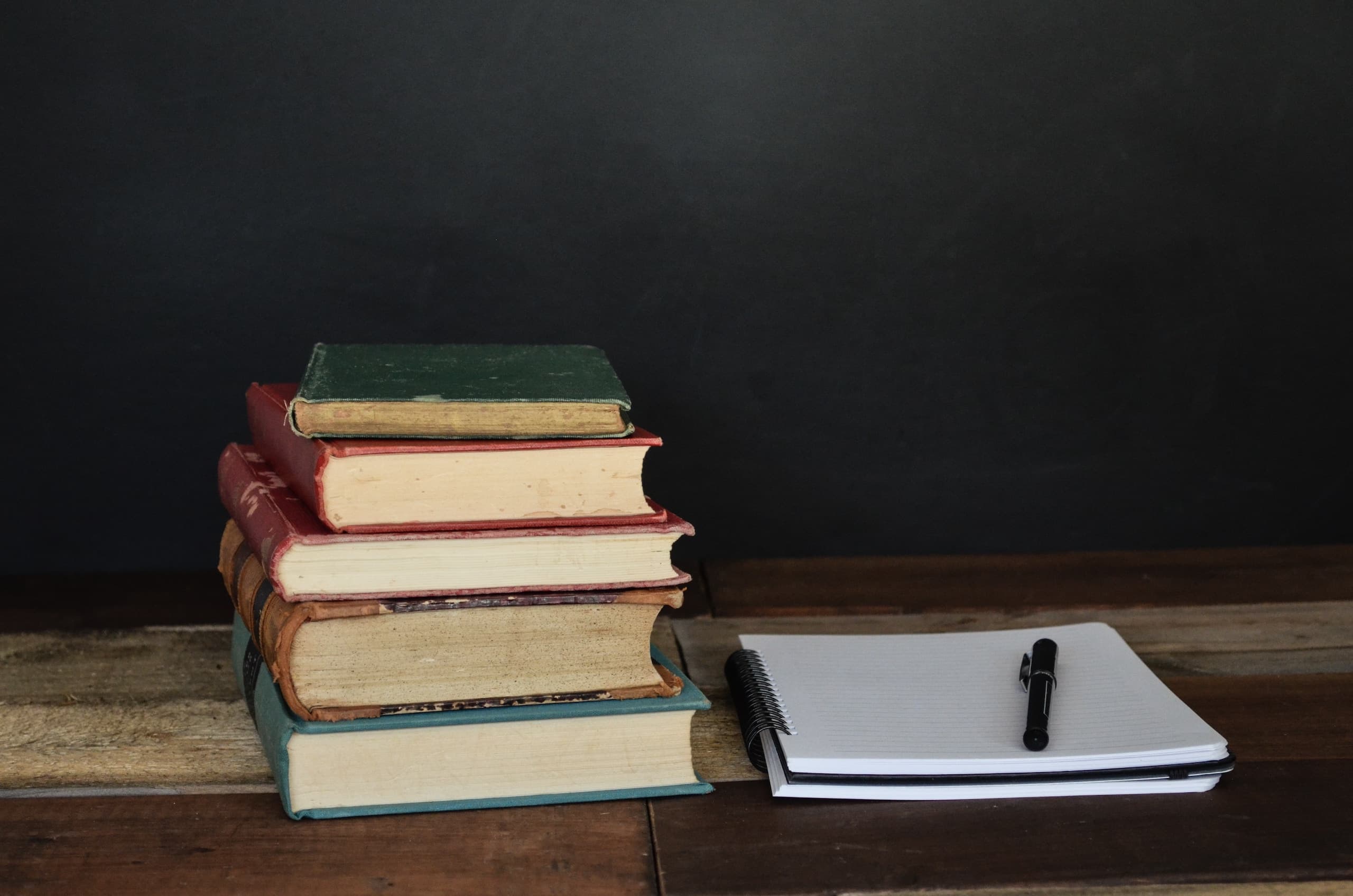 Foto di libri su un tavolo